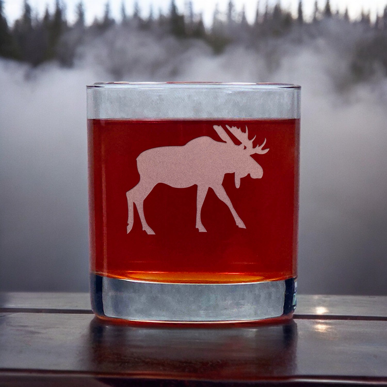 Moose Whisky Glass - Design 4 - Copyright Hues in Glass