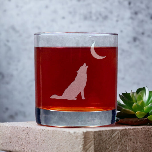 Wolf Howling at the Moon Whisky Glass - Design 2 - Copyright Hues in Glass