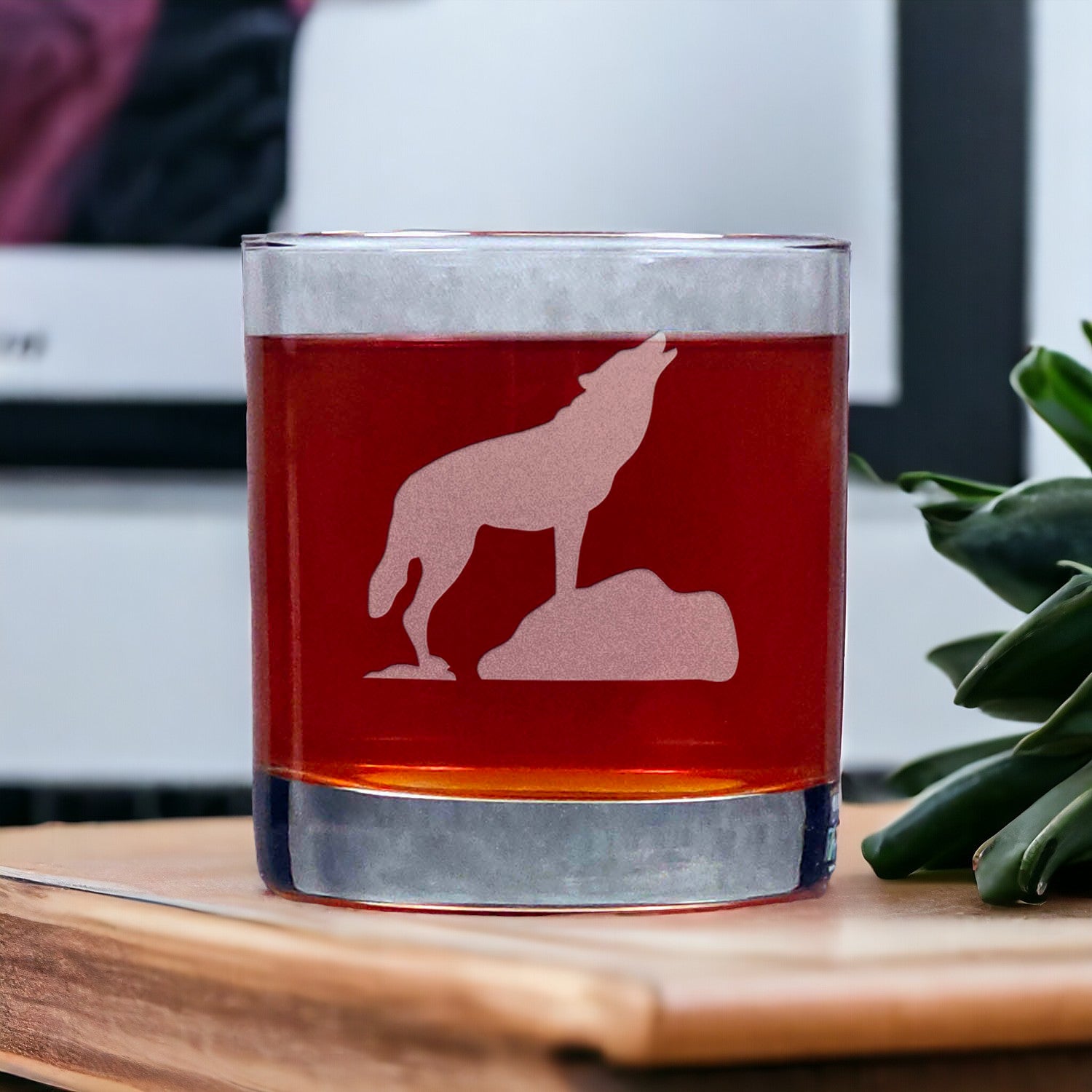 Howling Wolf Whisky Glass - Design 1 - Copyright Hues in Glass