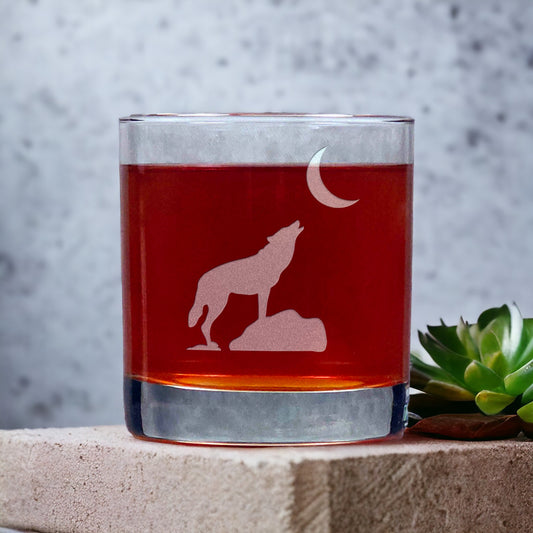 Wolf Howling at the Moon Whisky Glass - Design 1 - Copyright Hues in Glass