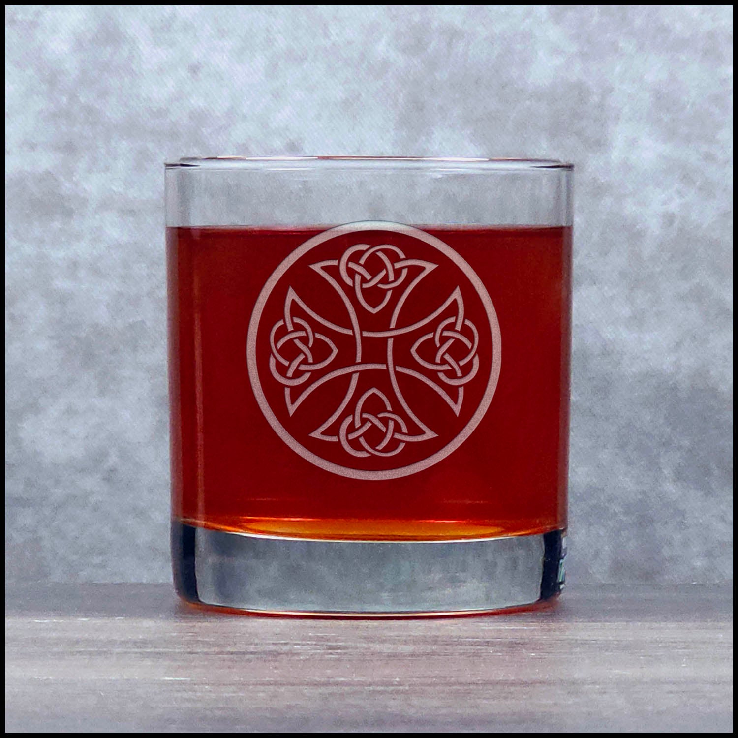 Celtic - Design 1 - Whisky Glass - Copyright Hues in Glass