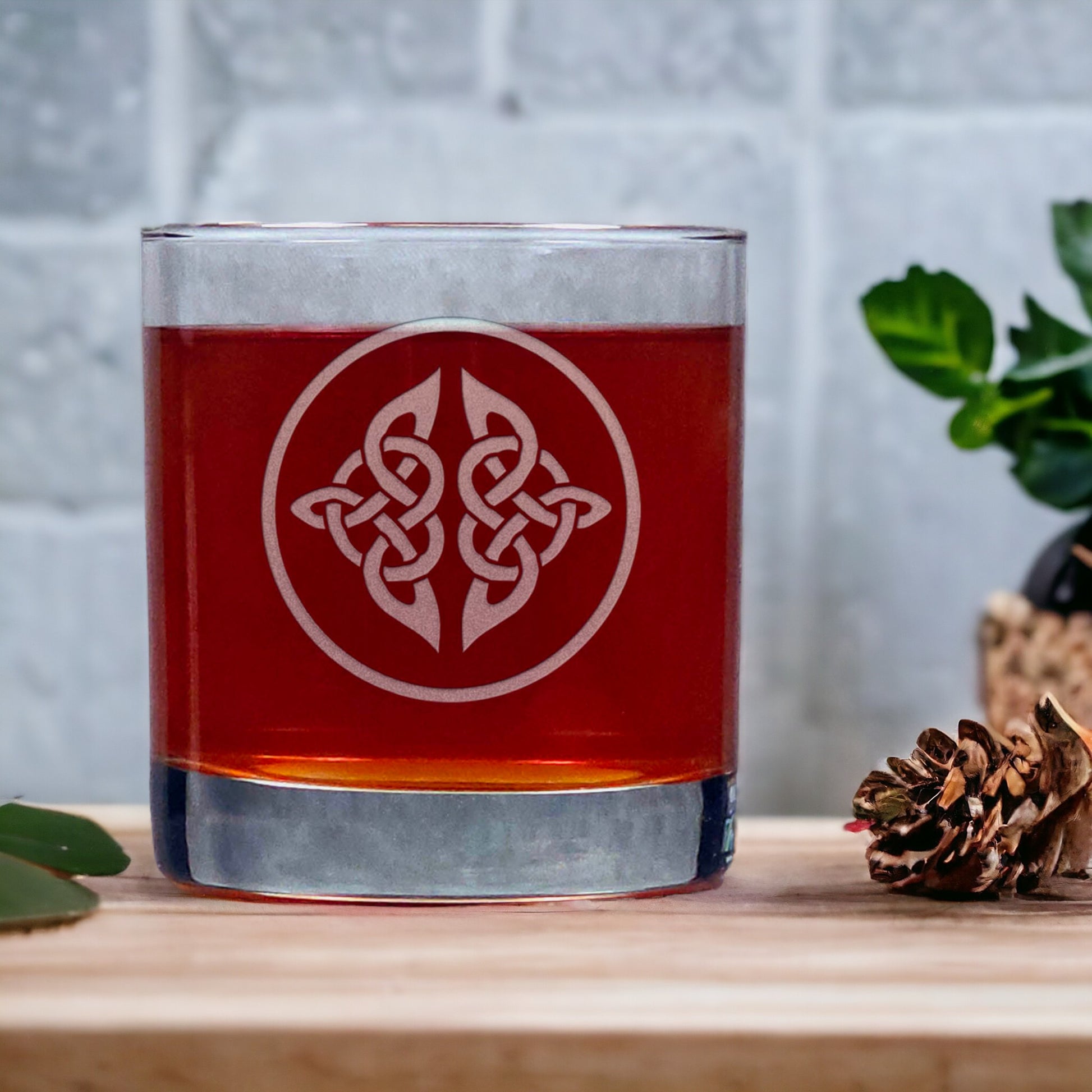 Celtic - Design 2 - Personalized Whisky Glass - Copyright Hues in Glass