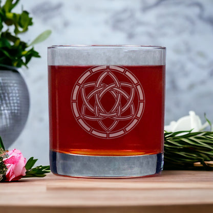 Celtic Double Triquetra - Whisky Glass - Copyright Hues in Glass